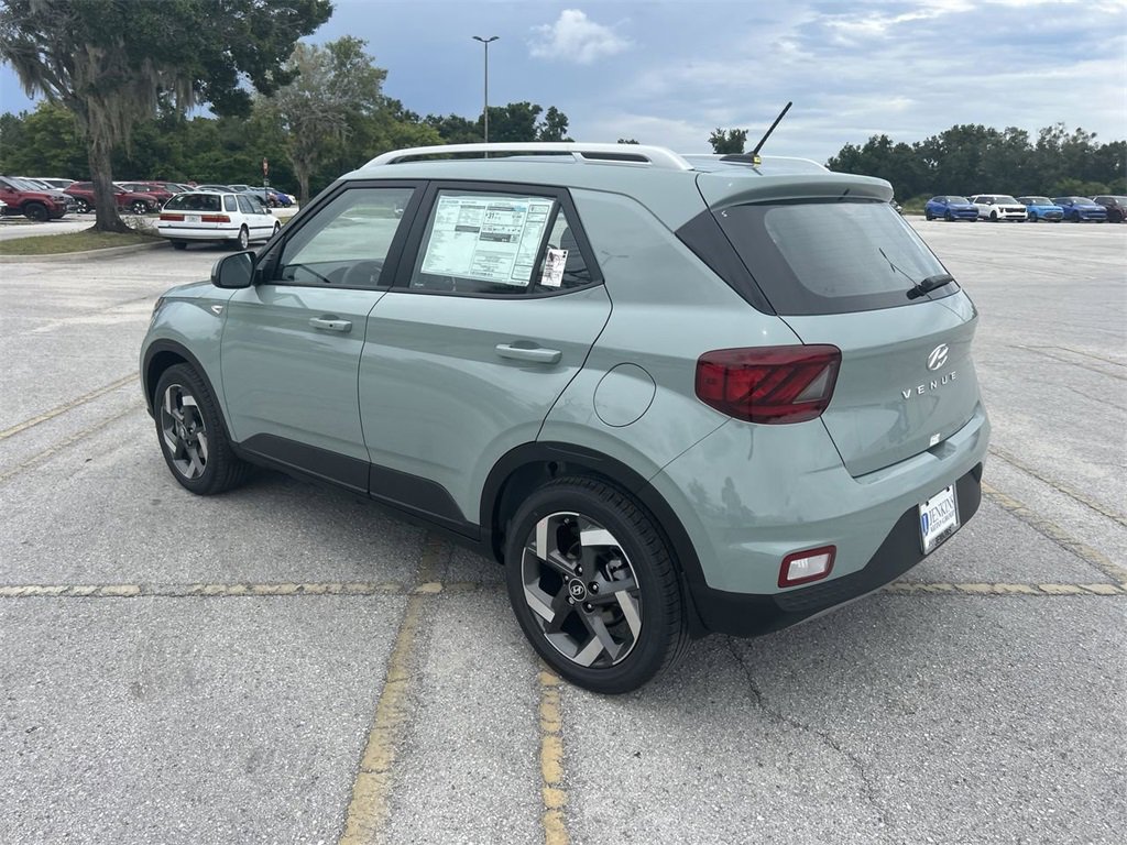 New 2025 Hyundai Venue Limited image 13