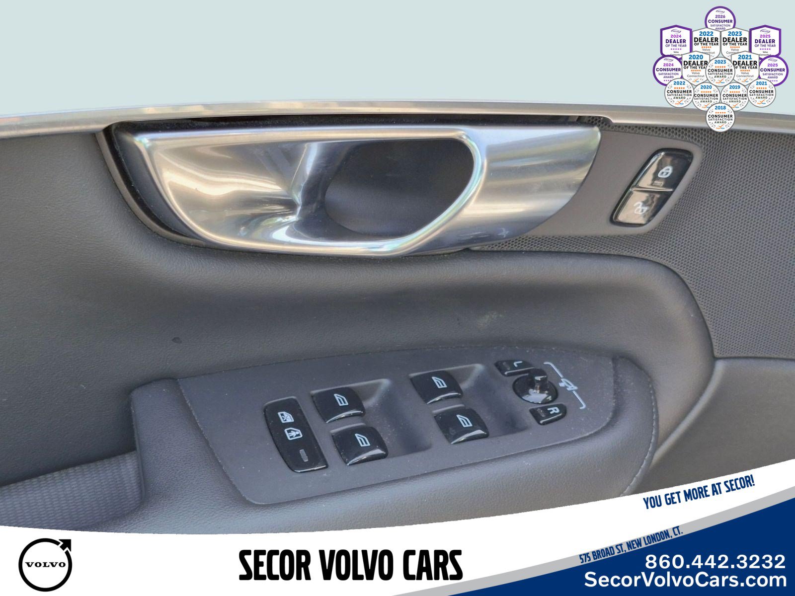 Certified 2025 Volvo XC90 T8 Plus w/ Protection Package Premier AWD/4WD image 12