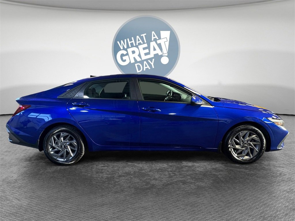 Used 2024 Hyundai Elantra SEL image 2