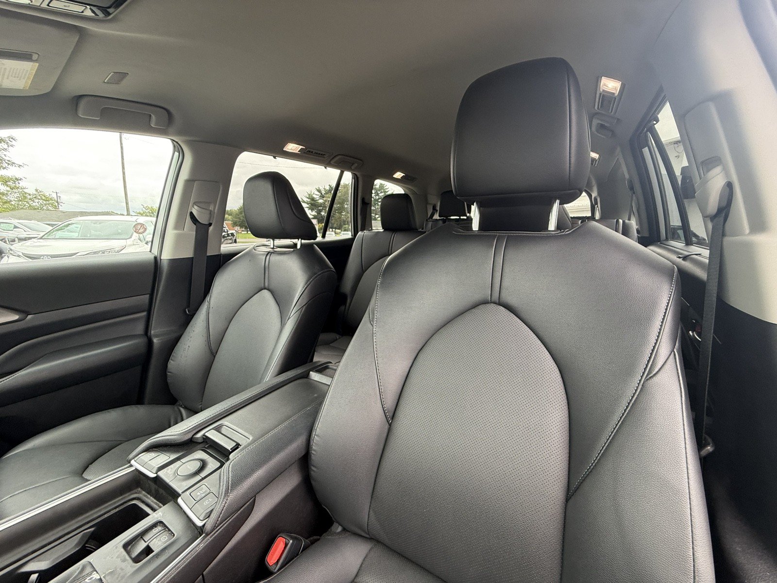 Used 2025 Toyota Grand Highlander AWD image 10