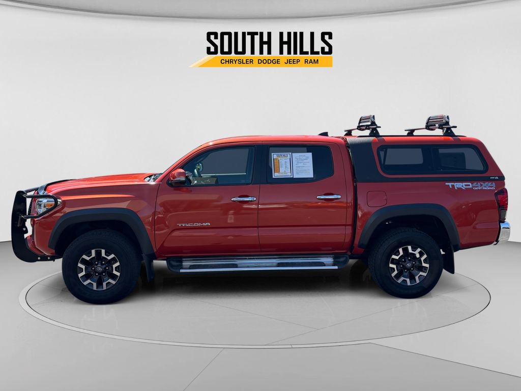 Used 2018 Toyota Tacoma TRD Off-Road image 2