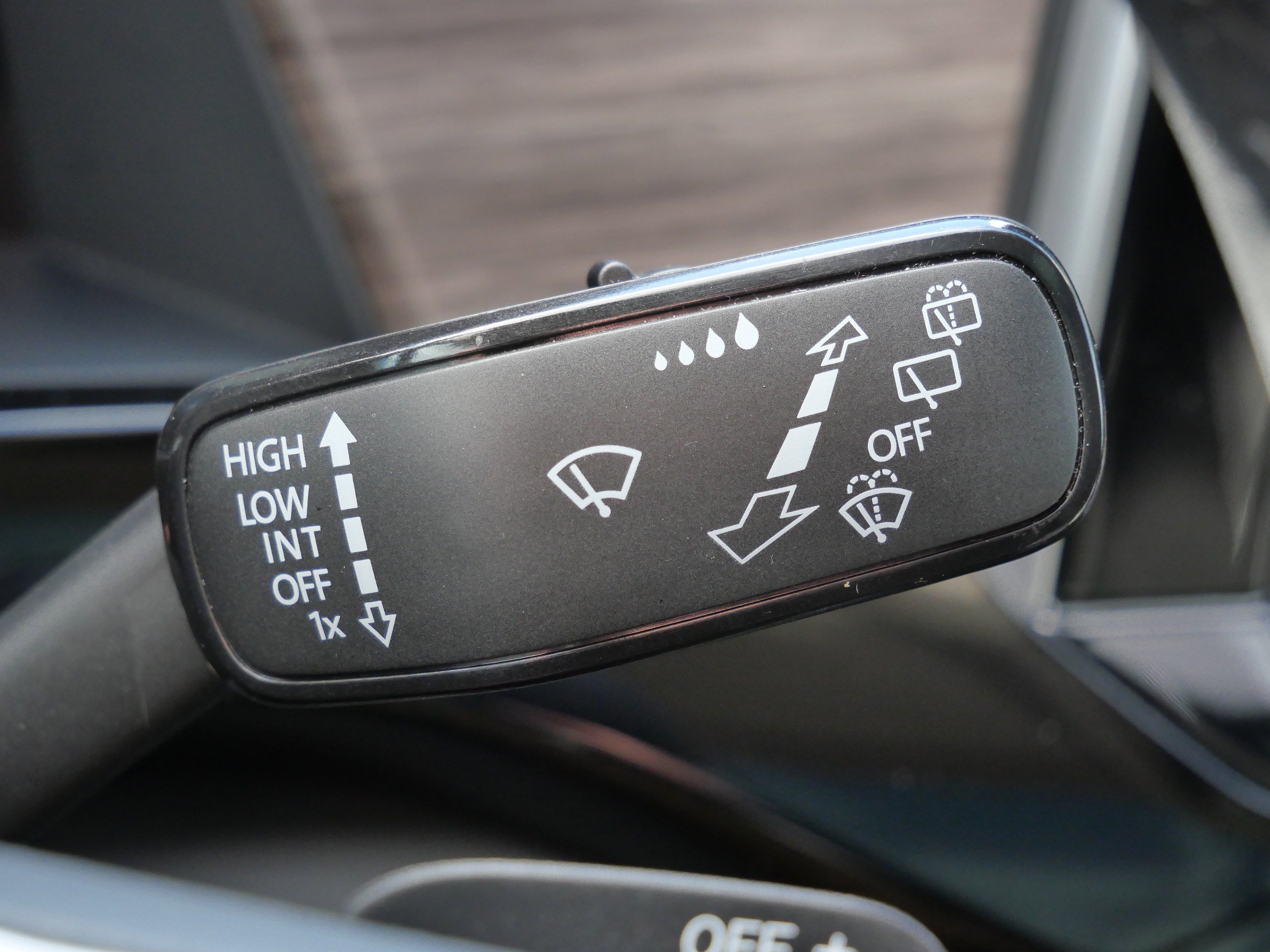 Certified 2024 Volkswagen Atlas SEL Premium R-Line image 33