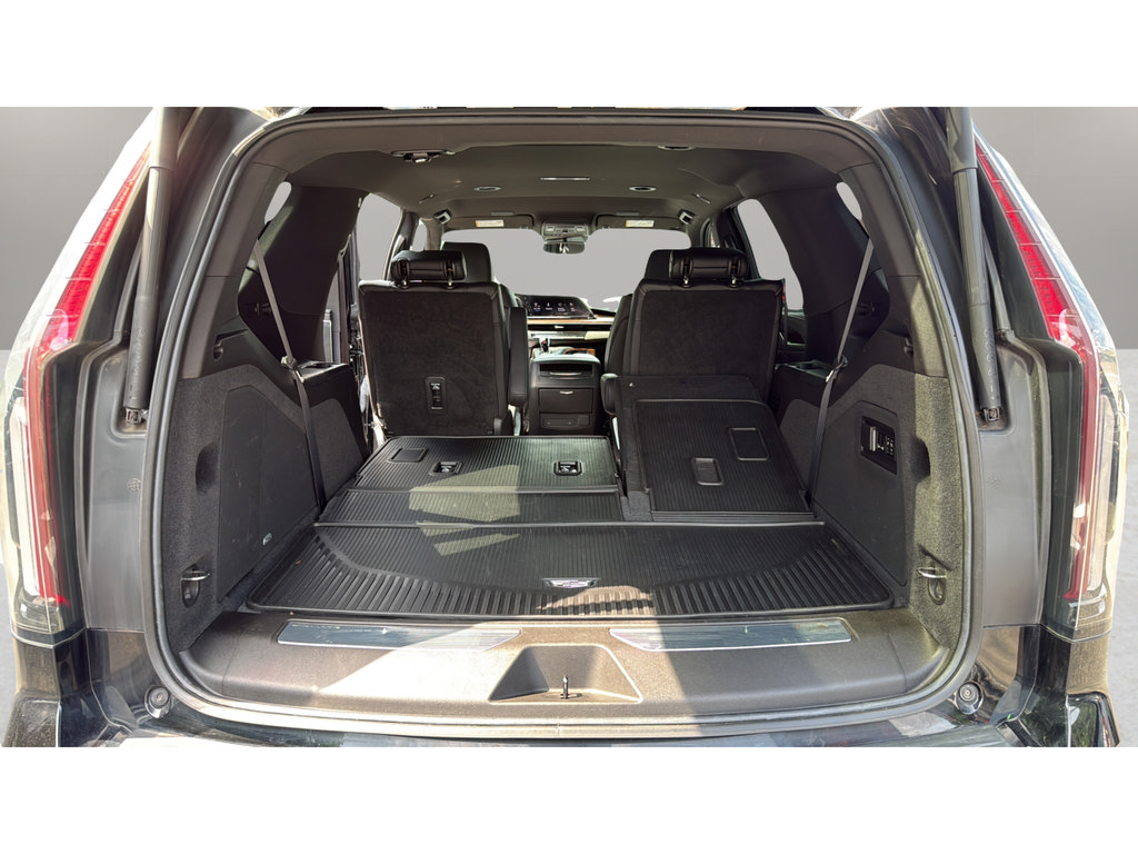 Used 2021 Cadillac Escalade Luxury AWD/4WD image 28