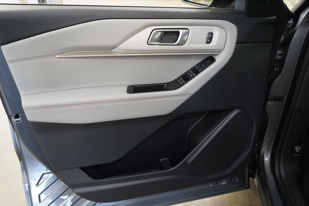 New 2026 Ford Explorer Active w/ Active Comfort Package AWD/4WD image 16