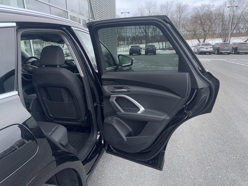Used 2025 Audi Q5 Premium w/ Convenience Package image 10
