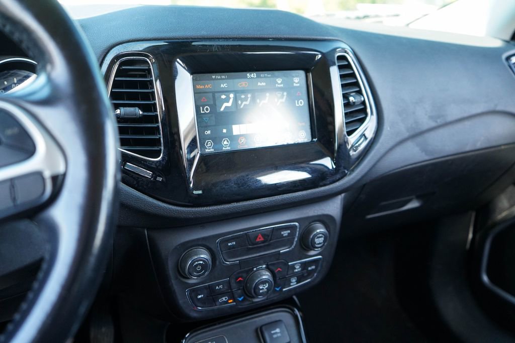 Used 2019 Jeep Compass Latitude FWD image 8