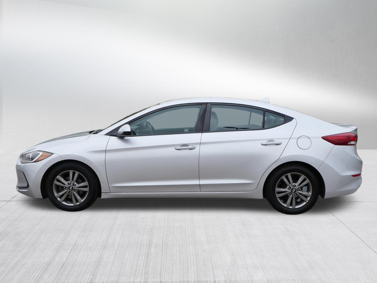 Used 2017 Hyundai Elantra SE FWD image 4