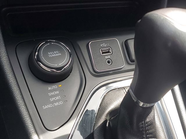 Used 2019 Jeep Cherokee Limited AWD/4WD image 30