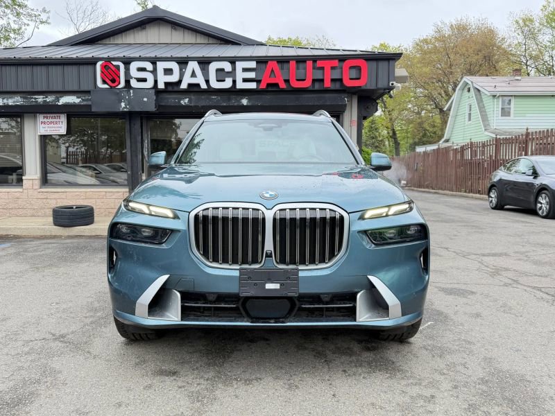 Used 2023 BMW X7 xDrive40i w/ Executive Package AWD/4WD image 2