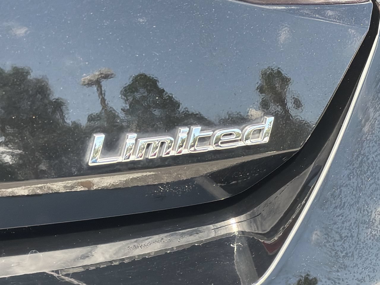 Used 2023 Hyundai Elantra Limited FWD image 9
