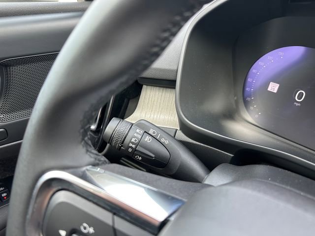 Used 2023 Volvo XC40 B5 Plus AWD/4WD image 24