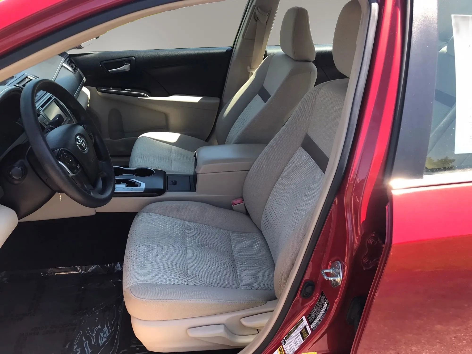 Used 2014 Toyota Camry LE FWD image 2