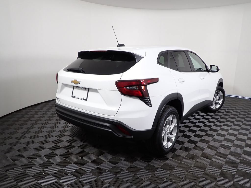 New 2026 Chevrolet Trax LS w/ LS Convenience Package FWD image 16