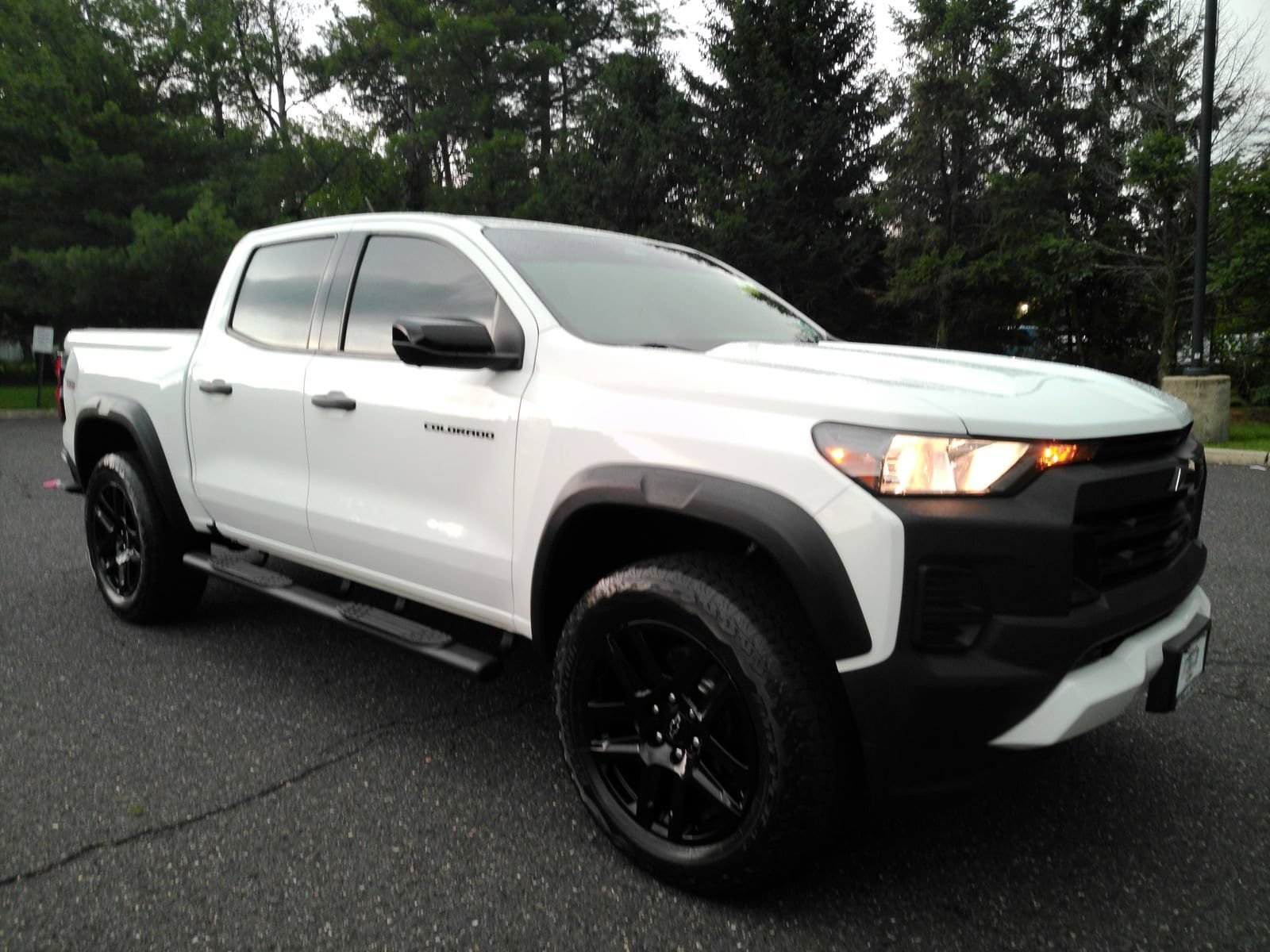 Used 2023 Chevrolet Colorado Trail Boss w/ Technology Package AWD/4WD image 2