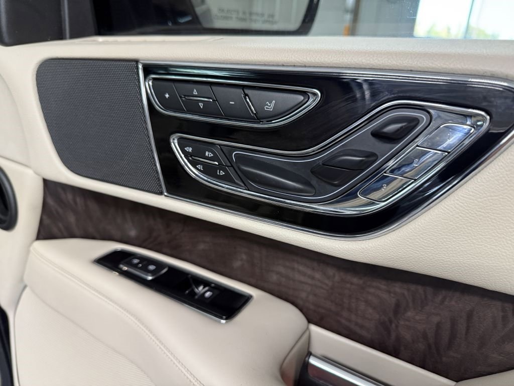 Used 2018 Lincoln Navigator L Reserve w/ Technology Package image 40