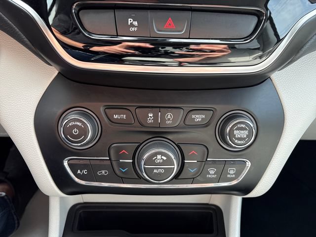 Used 2020 Jeep Cherokee Limited AWD/4WD image 15