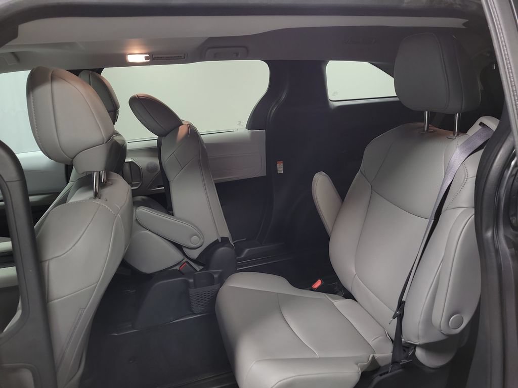 Used 2025 Toyota Sienna XLE AWD/4WD image 21