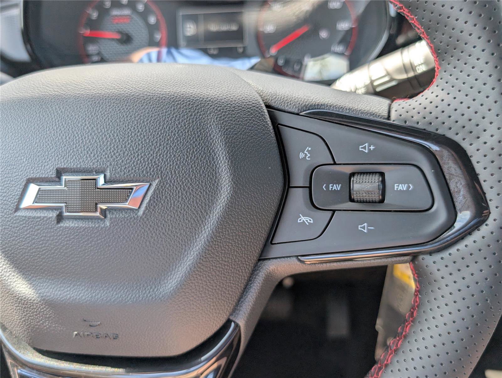 New 2026 Chevrolet Trax RS w/ Sunroof Package FWD image 18