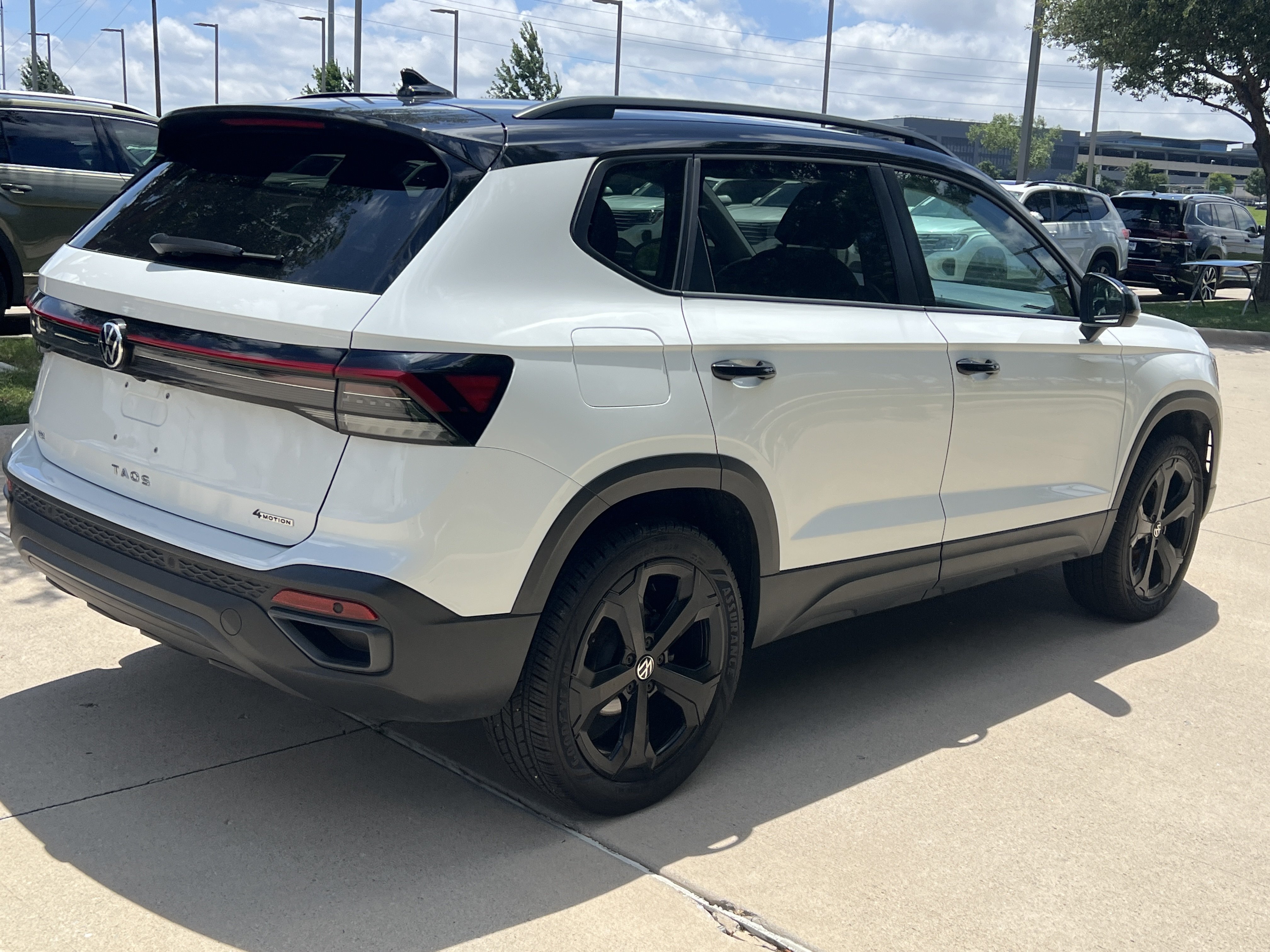Certified 2025 Volkswagen Taos SE AWD/4WD image 10
