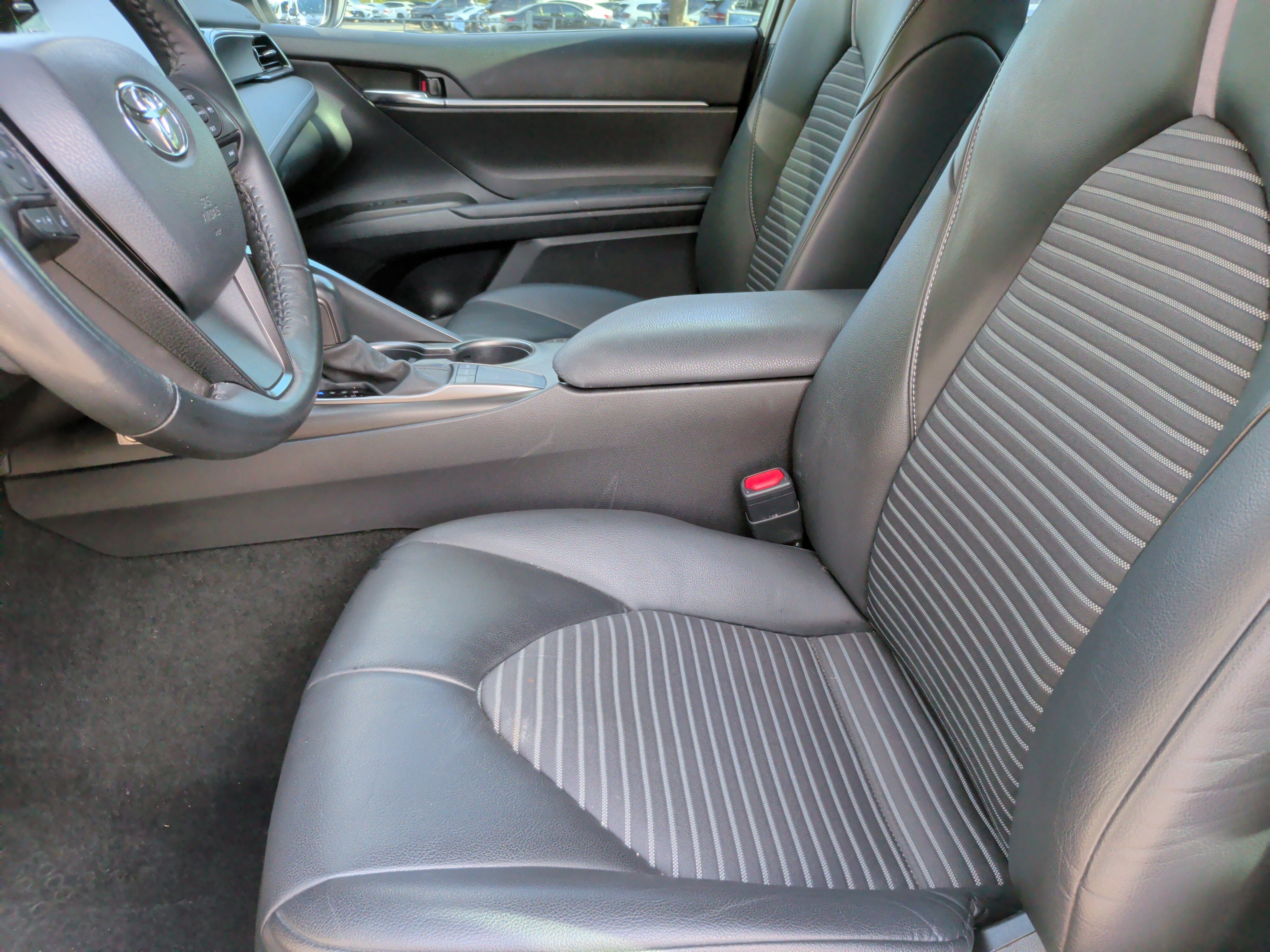 Used 2022 Toyota Camry SE w/ Carpet Mat Package (TMS) FWD image 23