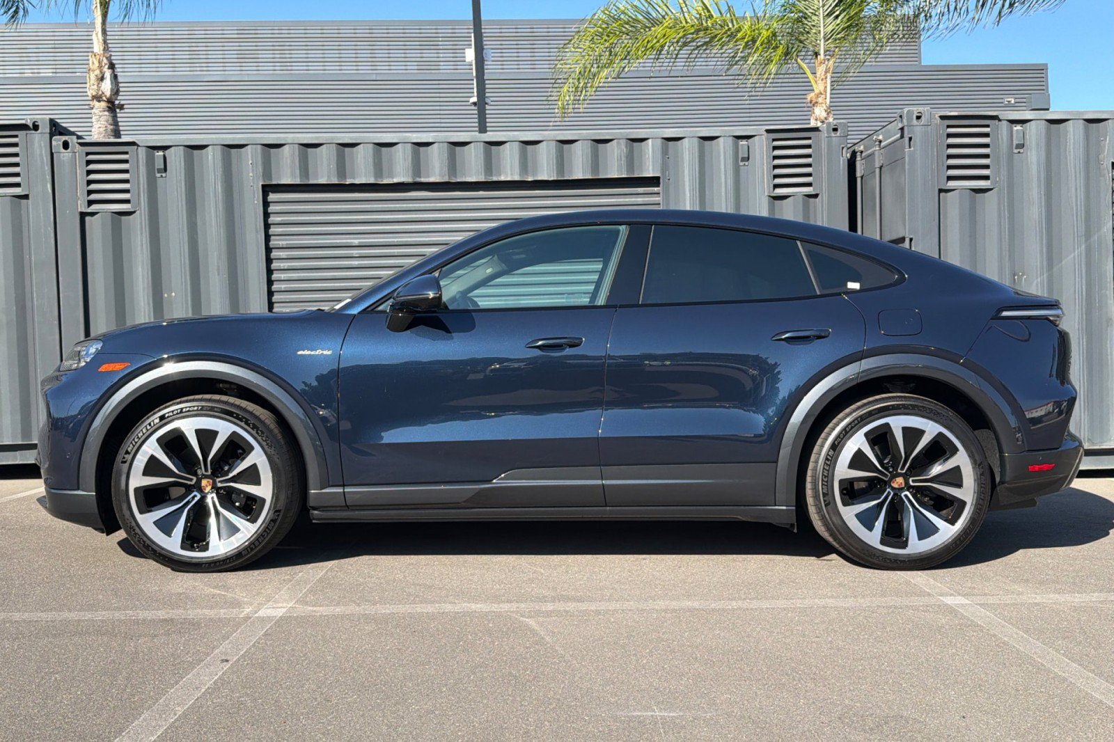 Used 2026 Porsche Cayenne Electric Coupe AWD/4WD image 2