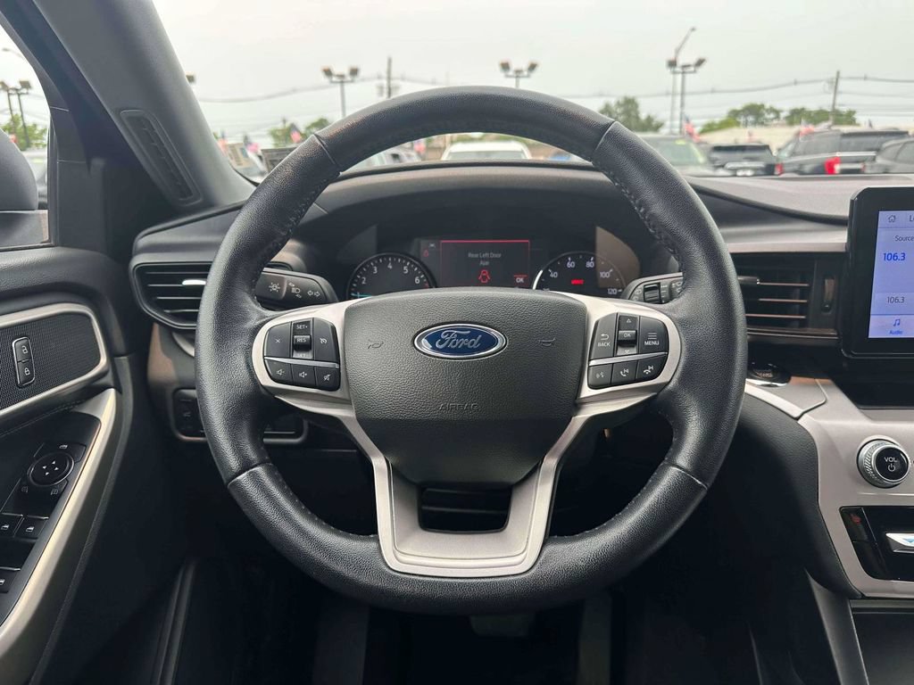 Used 2022 Ford Explorer XLT AWD/4WD image 15
