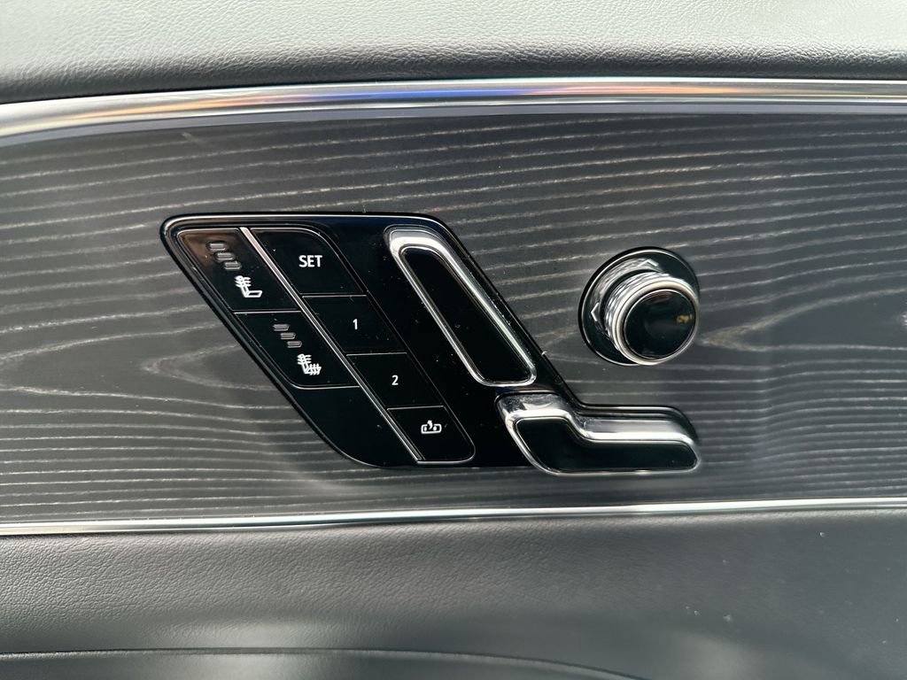 Used 2024 Cadillac Lyriq Luxury image 13