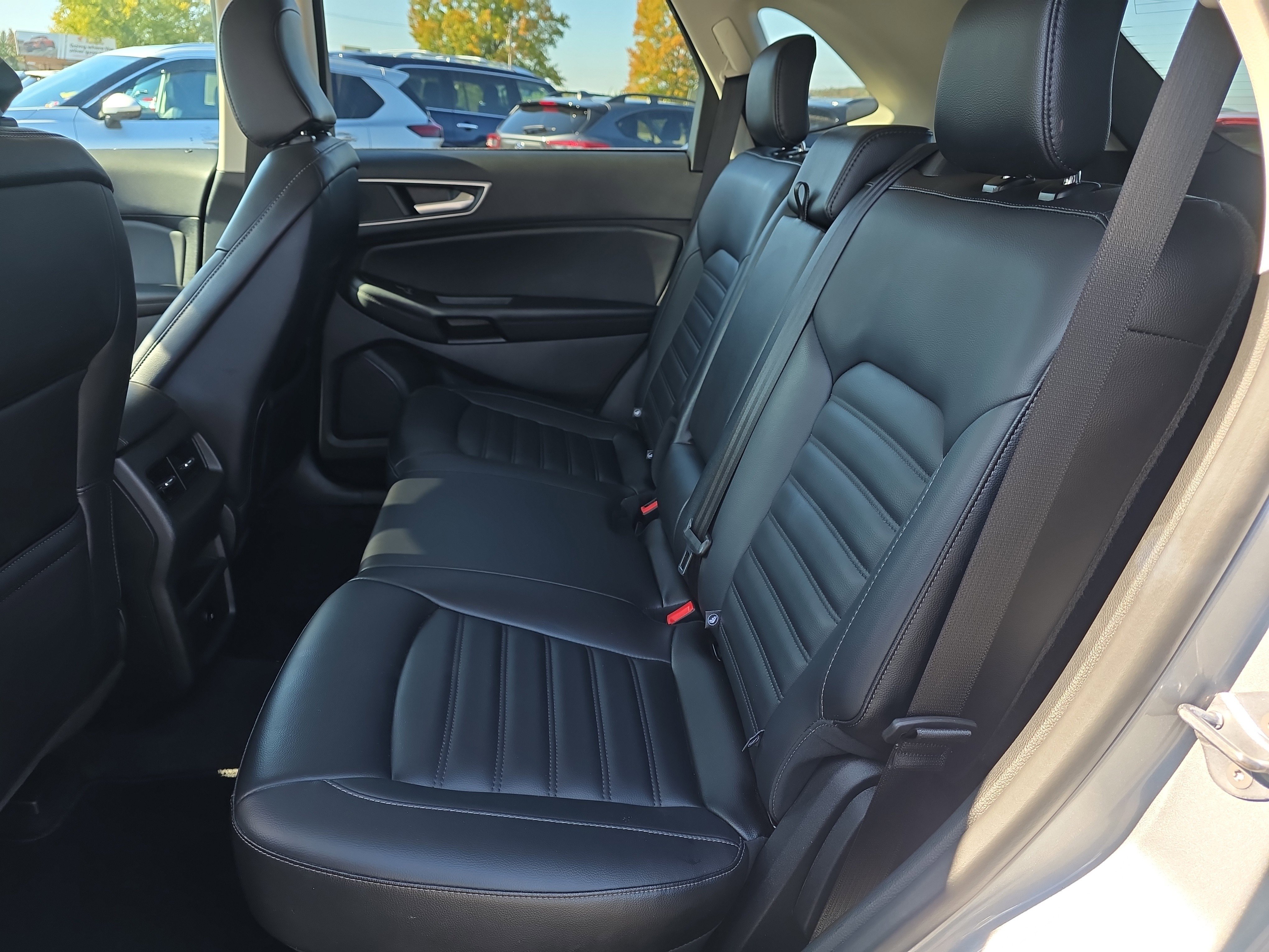 Used 2024 Ford Edge SEL image 13