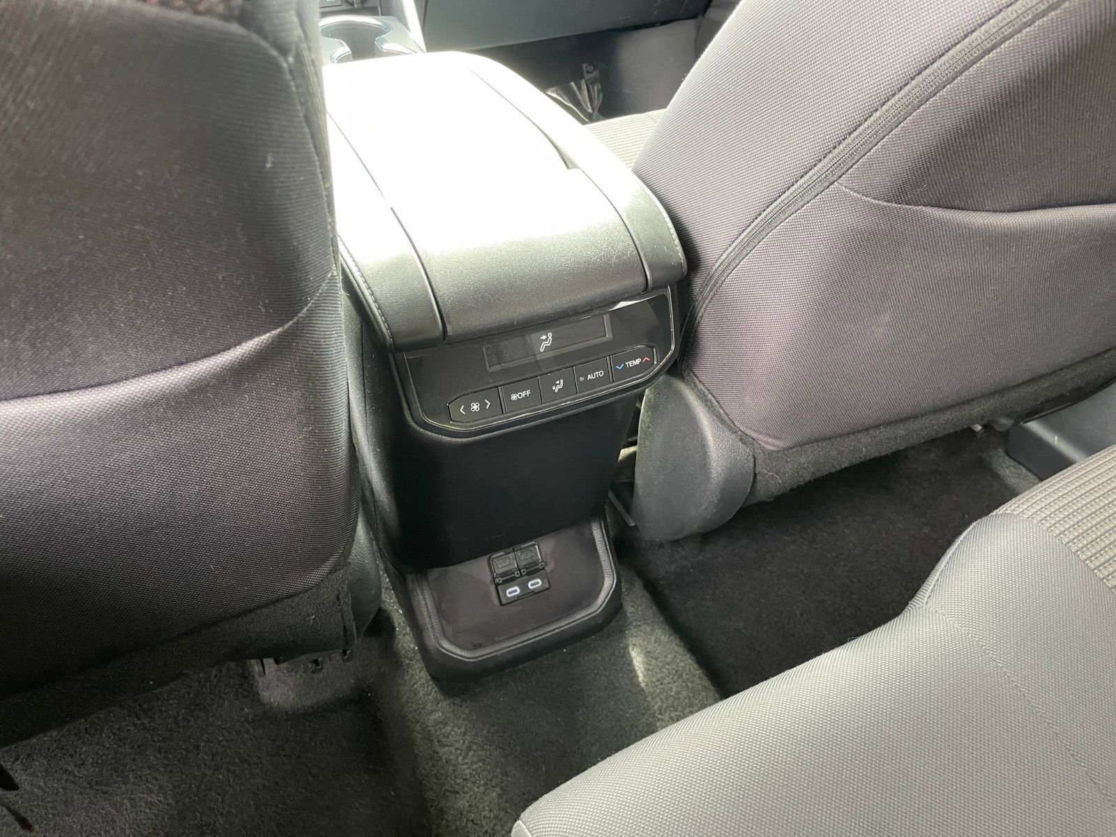 Used 2025 Toyota Highlander LE image 24