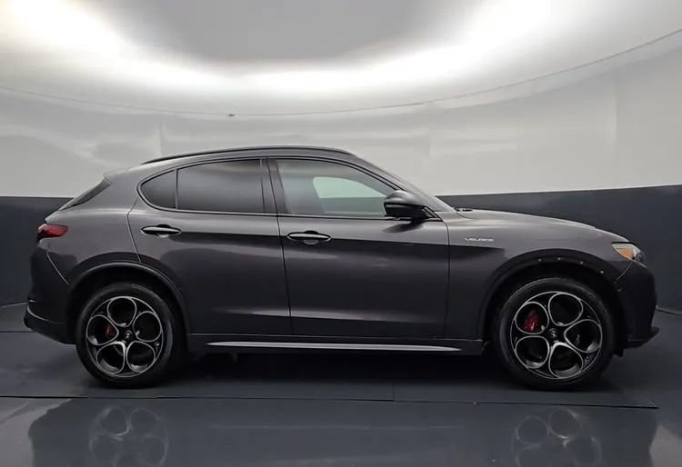 Used 2023 Alfa Romeo Stelvio Veloce AWD/4WD image 8