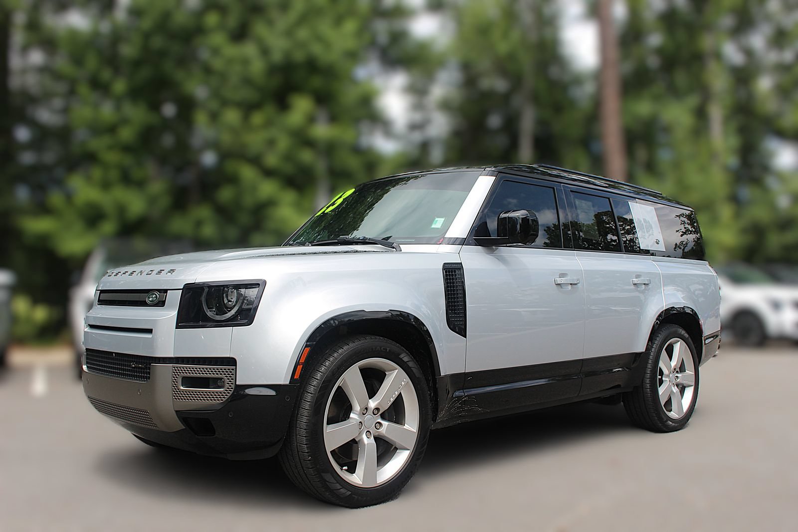 Used 2023 Land Rover Defender 130 X-Dynamic SE AWD/4WD image 3