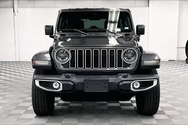 Used 2025 Jeep Wrangler Unlimited Sahara AWD/4WD image 4