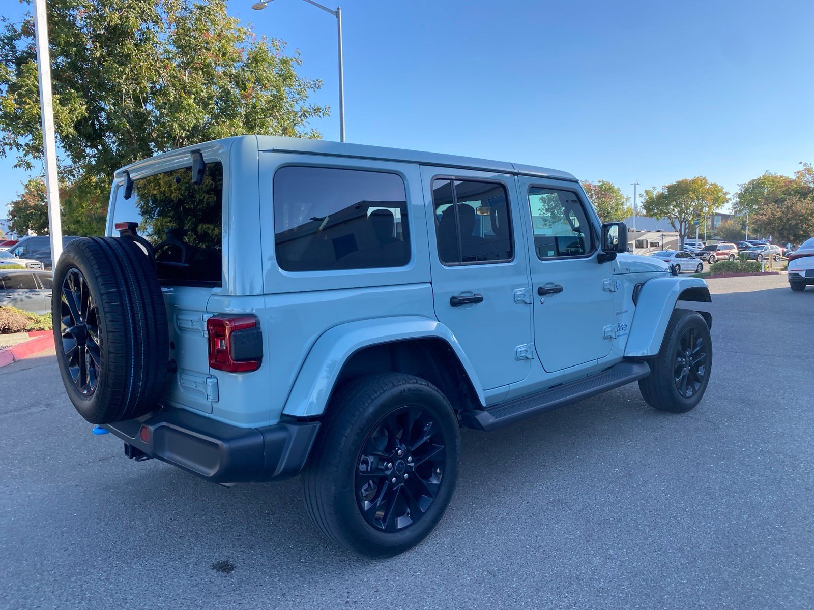 Used 2024 Jeep Wrangler Unlimited Sahara AWD/4WD image 5