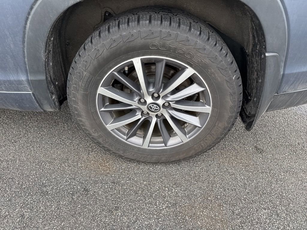 Used 2018 Toyota Highlander XLE image 6