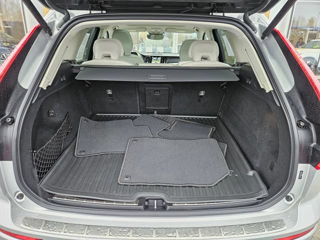 Certified 2023 Volvo XC60 B5 Ultimate w/ Protection Package Premier AWD/4WD image 11