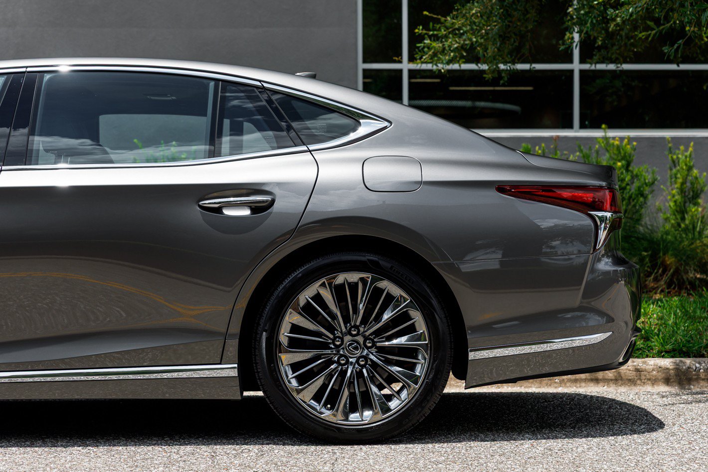 Used 2020 Lexus LS 500 w/ Interior Upgrade Package RWD image 21