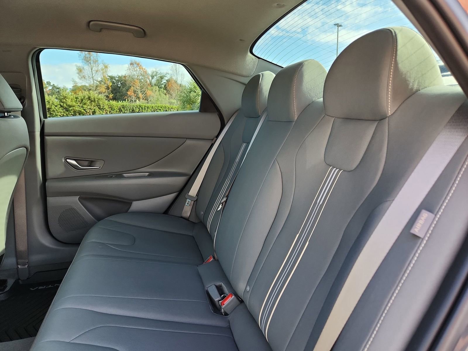 Used 2025 Hyundai Elantra SEL image 15