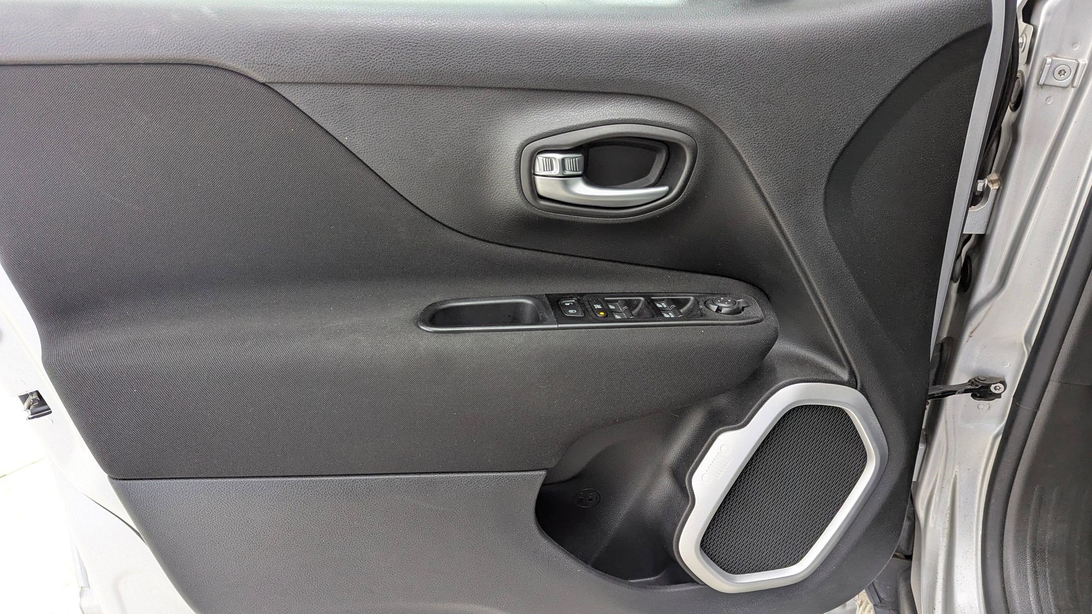 Used 2021 Jeep Renegade Latitude image 13