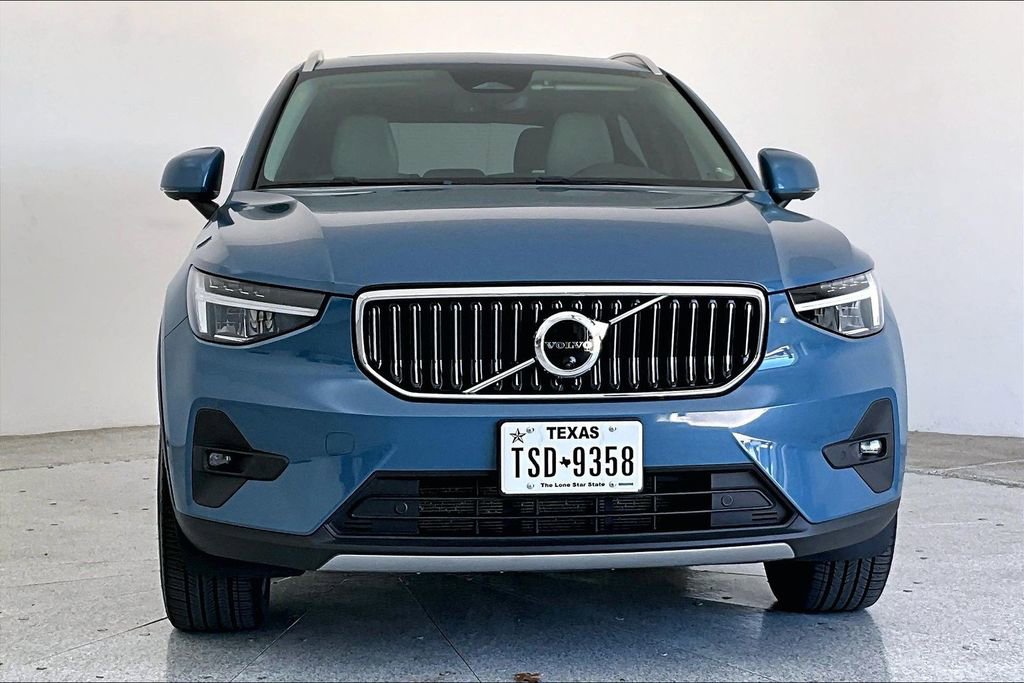 Used 2023 Volvo XC40 B5 Ultimate w/ Protection Package Premier image 6