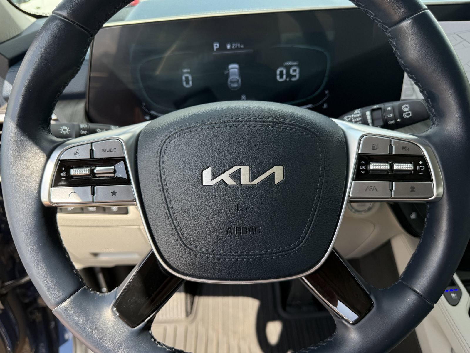 Used 2024 Kia Telluride EX w/ EX Captain's Chair Package AWD/4WD image 35
