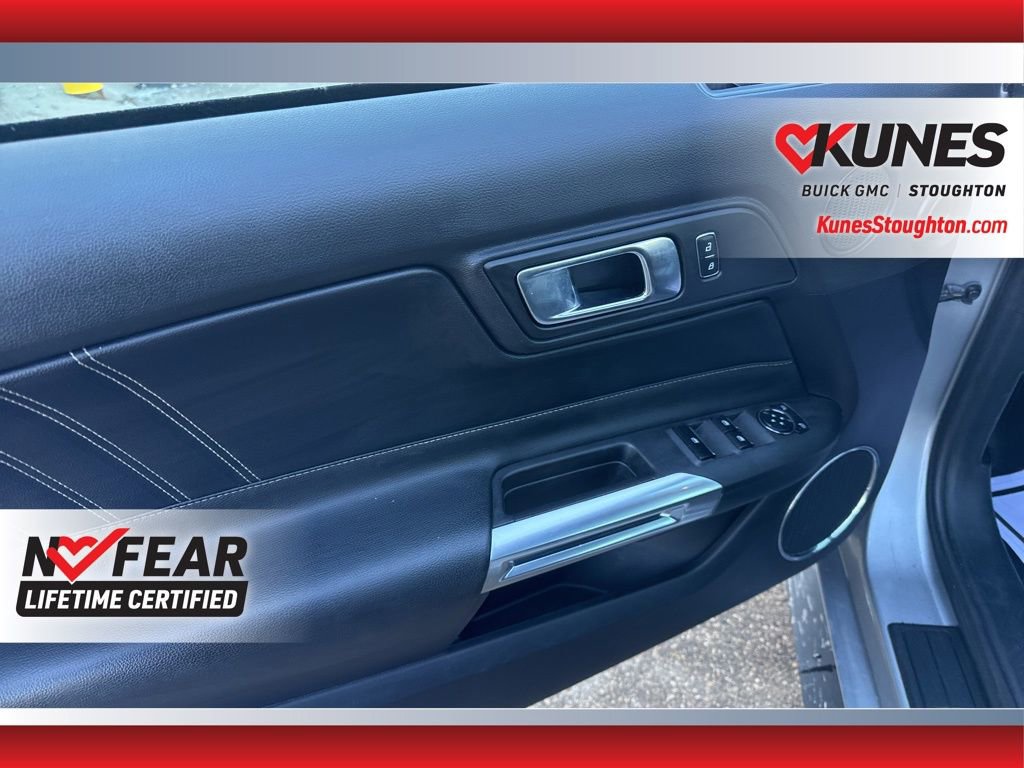 Used 2023 Ford Mustang Convertible image 21