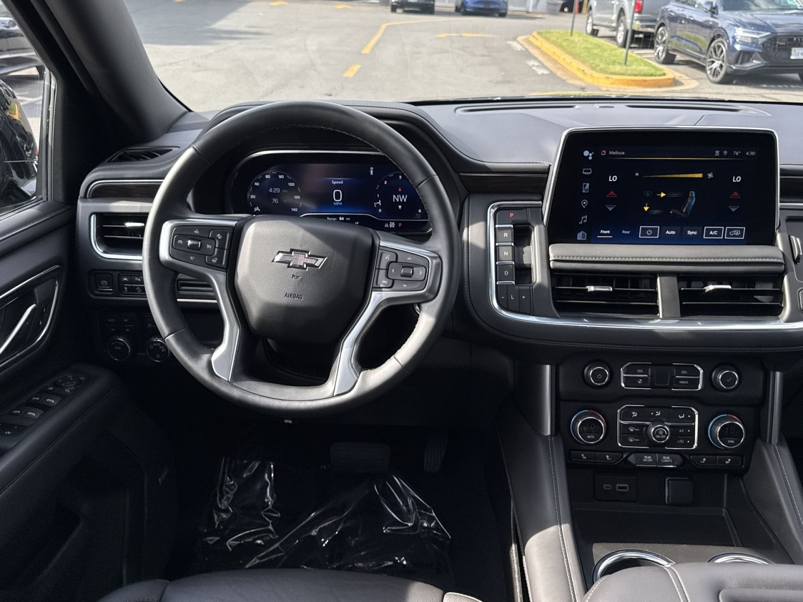 Used 2024 Chevrolet Tahoe Z71 w/ Luxury Package AWD/4WD image 15