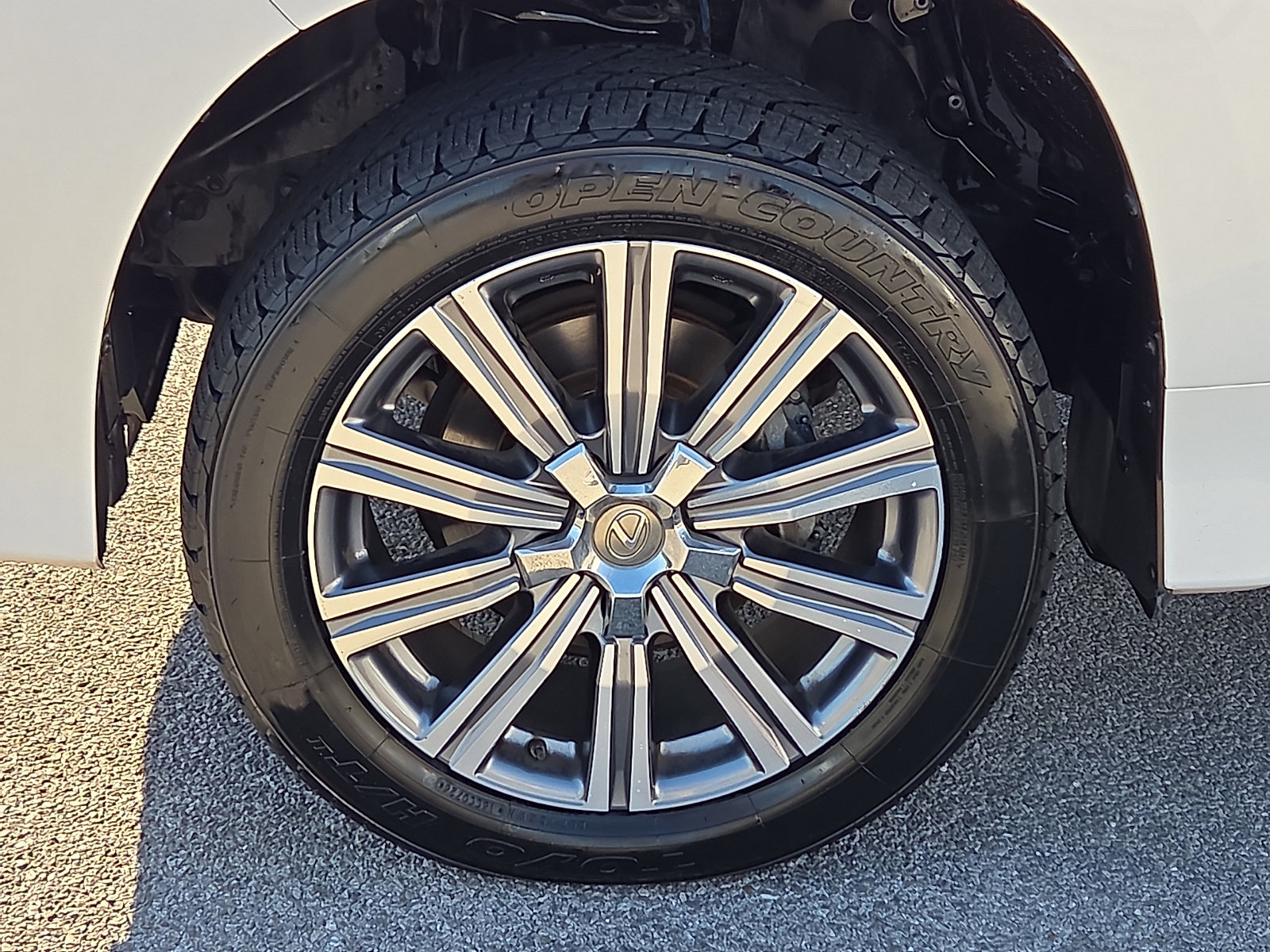 Used 2017 Lexus LX 570 4WD w/ Luxury Package image 7