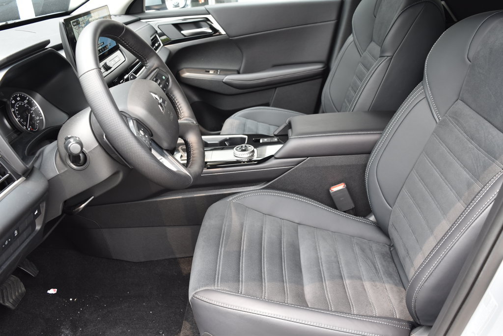 New 2026 Mitsubishi Outlander SE AWD/4WD image 8