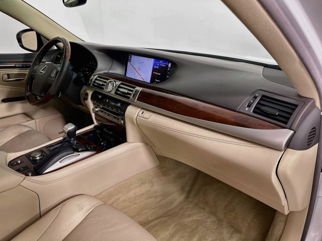 Used 2016 Lexus LS 460 w/ Comfort Package RWD image 30