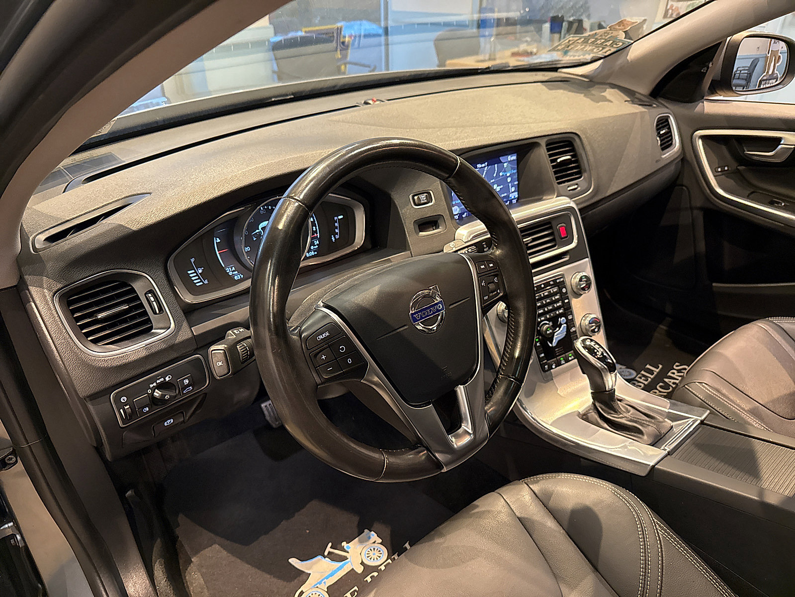 Used 2018 Volvo S60 T5 Dynamic w/ Vision Package image 25