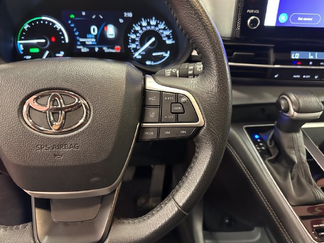 Certified 2025 Toyota Sienna XLE FWD image 20