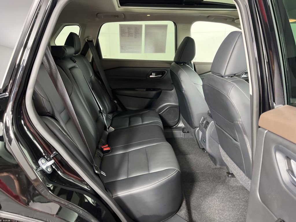 Used 2023 Nissan Rogue SL image 9