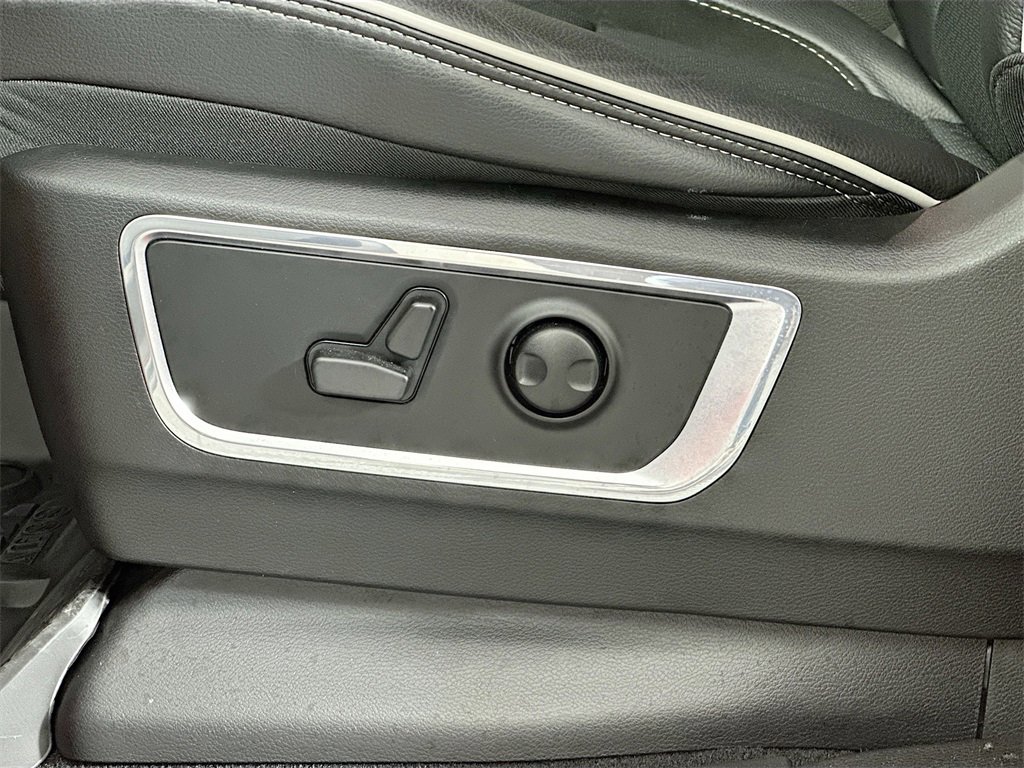 Used 2025 RAM 1500 Laramie w/ Night Edition image 23