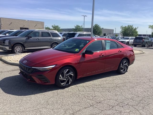 Used 2025 Hyundai Elantra Sport w/ Cargo Package FWD image 1